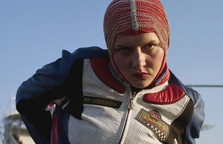 Odważna i waleczna Ofelia w najnowszym singlu i wyjątkowym klipie “Samuraj”