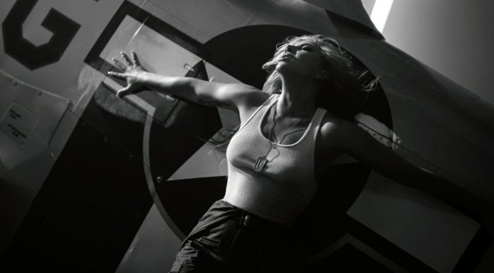 Lady Gaga na tle epickiej scenerii „Top Gun”