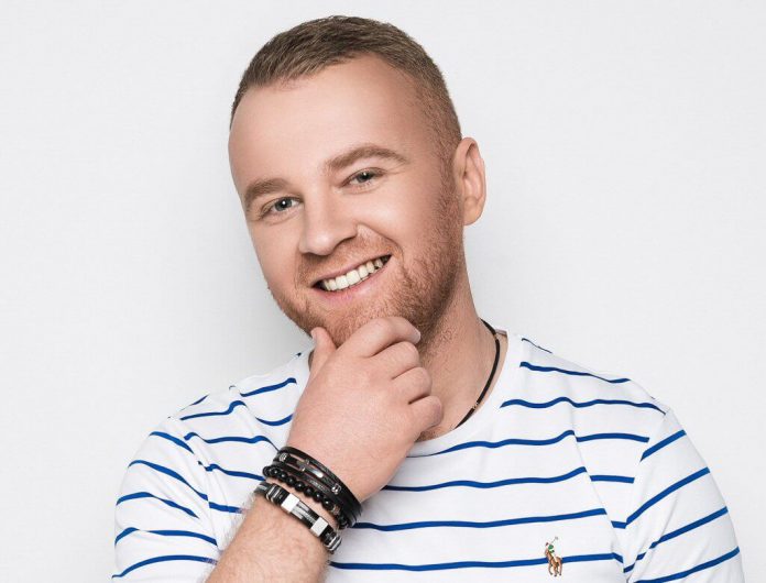 Ukraiński piosenkarz Roman Skorpion „ucałował” Polaków piosenką