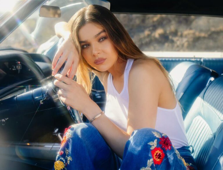 Hailee Steinfeld powraca z nowym singlem zatytułowanym „Coast”