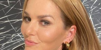Paulina Sykut-Jeżyna w najmodniejszym płaszczu tej jesieni. Gustowną stylizację komplementują fanki