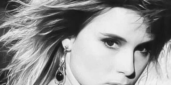 W latach 80. była symbolem seksu i pożądaniem wielu mężczyzn! Dziś Samantha Fox chętnie pozuje z nową żoną (FOTO)