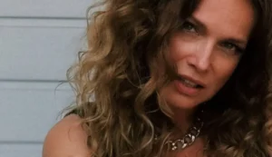 Joanna Liszowska w cekinowym bikini na jachcie. „Shakira, czy to ty?” – fani zachwyceni naturalnym zdjęciem aktorki