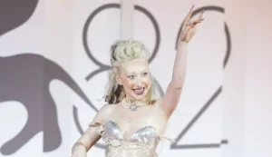 Luna jak Lady Gaga na czerwonym dywanie w Wenecji