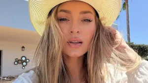 Marcelina Zawadzka w mini odsłoniła nogi do samego nieba