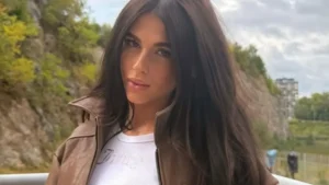 Nie zabiera ich do Londynu! Roxie Węgiel wystawia na sprzedaż luksusowe ciuchy. Ceny powalają