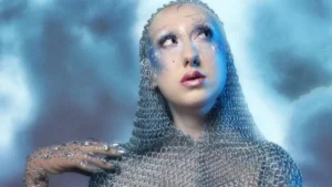 Luna w roli modelki na Paris Fashion Week