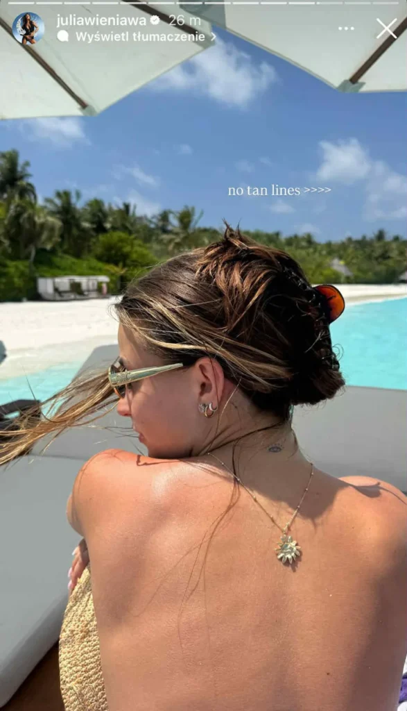 Wieniawa opala się topless na rajskich wakacjach