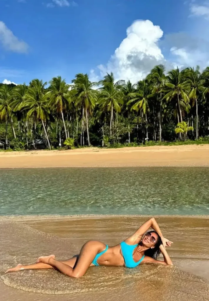 Nicole pokazuje ciało, nad którym pracowała latami