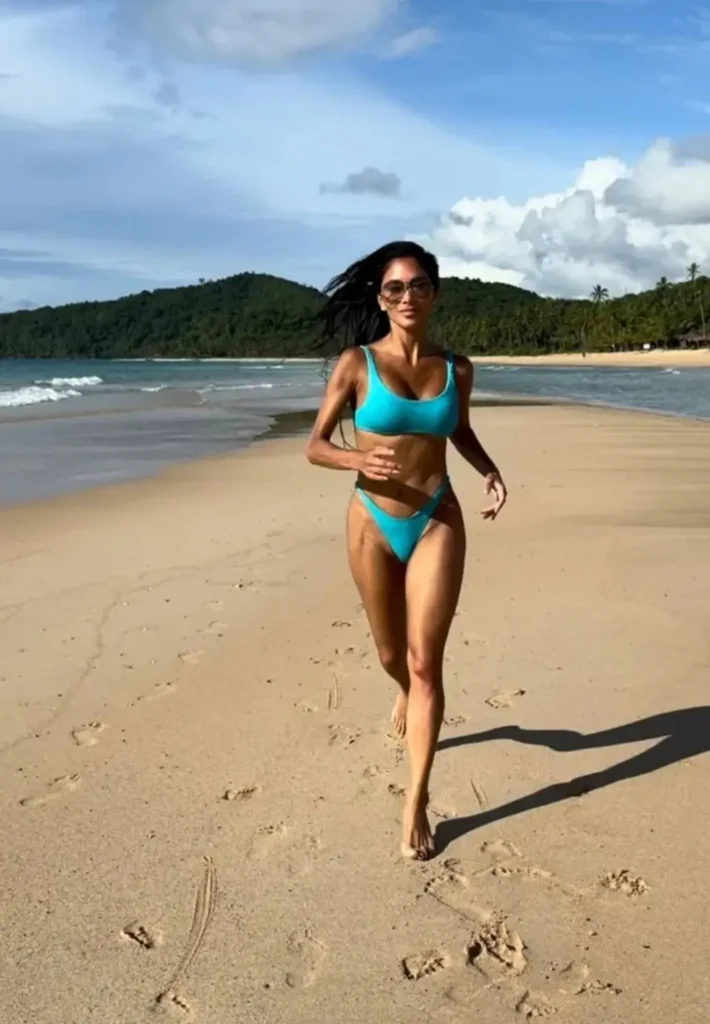 Nicole Scherzinger na rajskiej plaży
