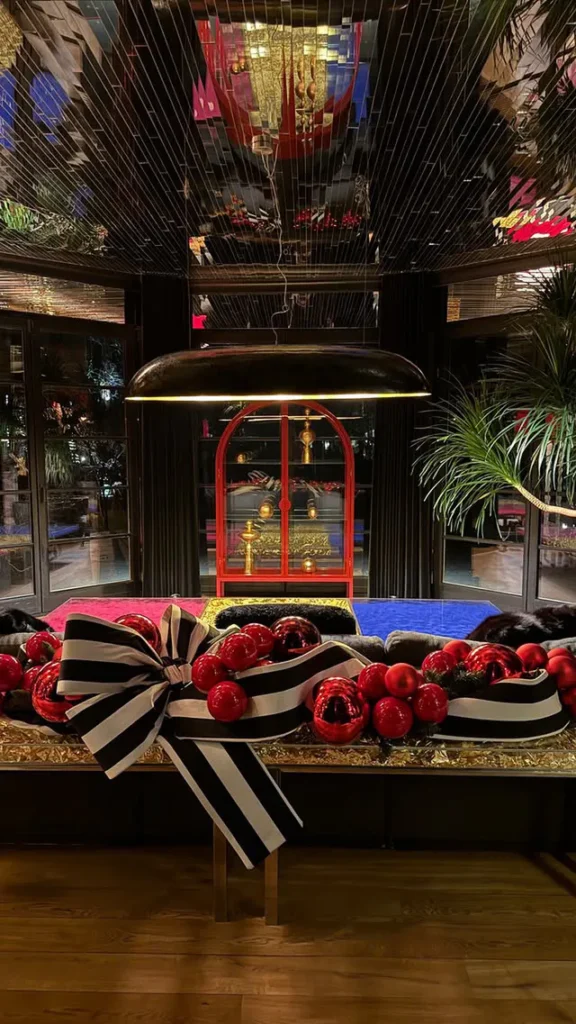 Kokardy, choinki i blask świateł. Willa Przetakiewicz zamieniła się w świąteczny pałac