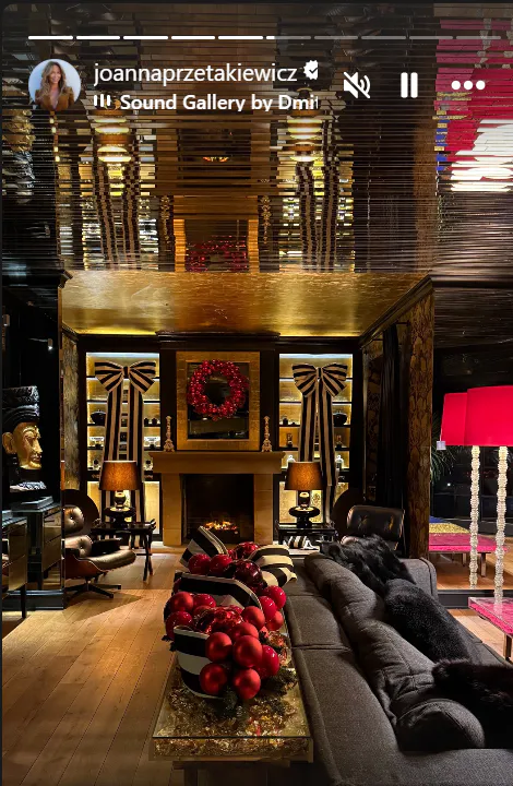 Kokardy, choinki i blask świateł. Willa Przetakiewicz zamieniła się w świąteczny pałac