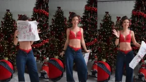 Klaudia Halejcio w świątecznej bieliźnie odsłania brzuch