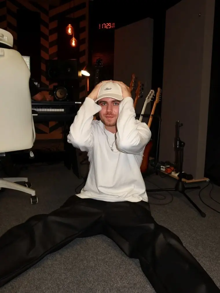 Wrócił i chce wygrać Eurowizję. Jeremi Sikorski odsłania karty