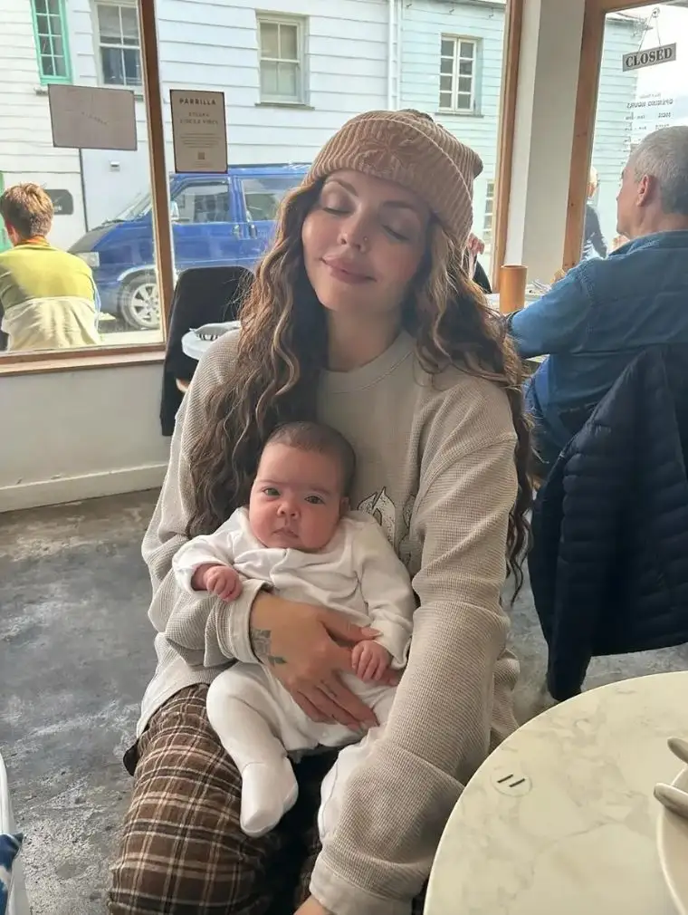 Gwiazda muzyki walczy o życie bliźniaczek