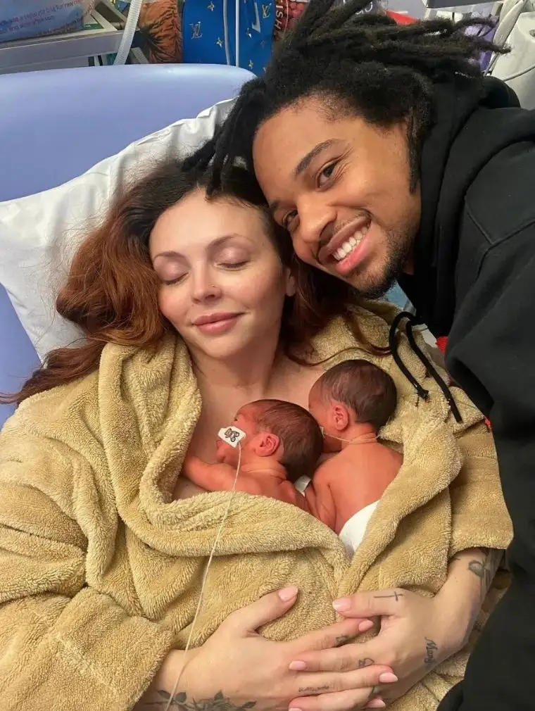 Gwiazda muzyki walczy o życie bliźniaczek