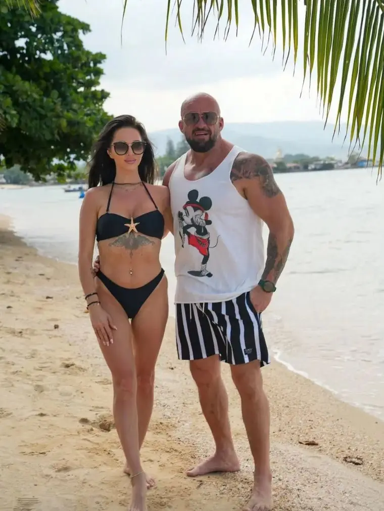 Tomasz Oświęciński z narzeczoną