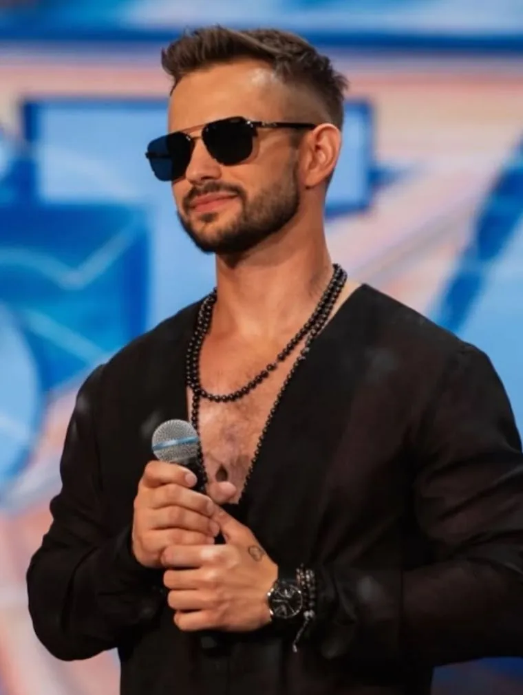 Śpiewający fryzjer zachwycił jury