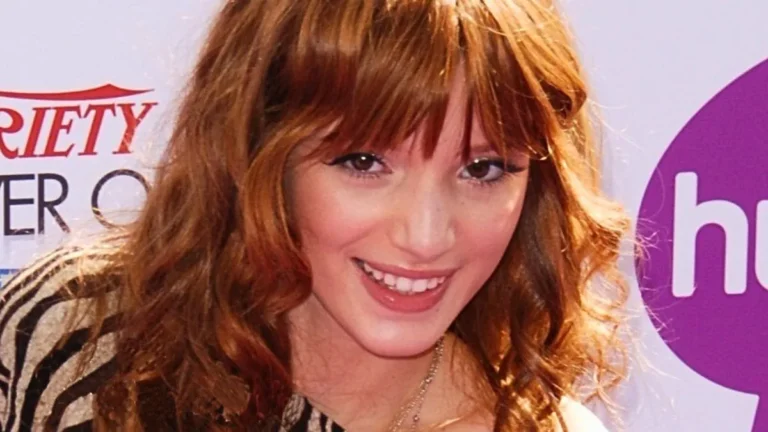Bella Thorne bez stanika na imprezie po Grammy