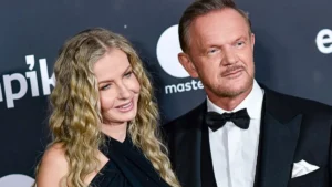 Cezary Pazura w garniturze, a Edyta… odsłoniła umięśniony brzuch