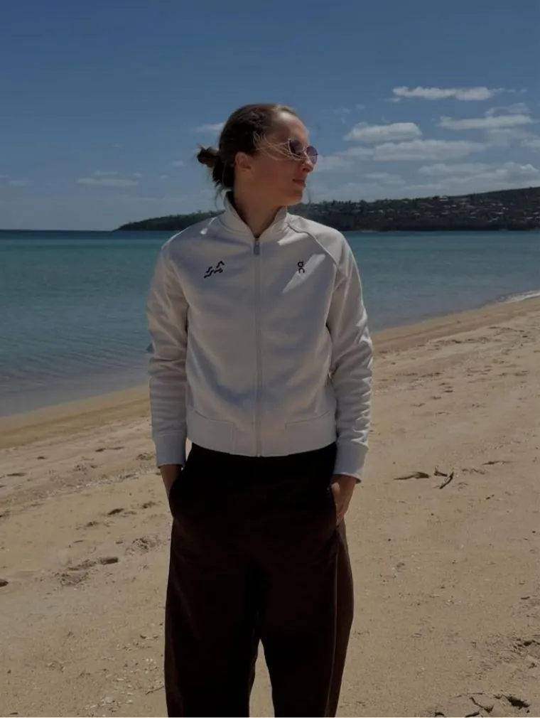 Naturalna, spokojna i daleka od kortu