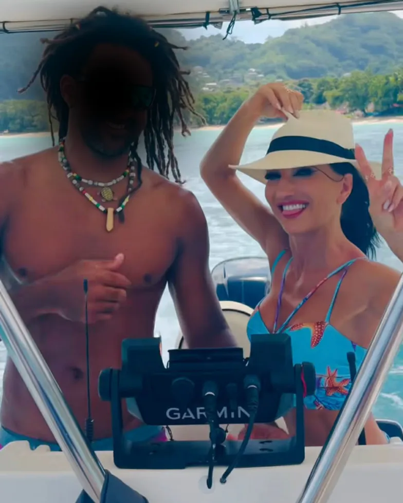 Steczkowska w fikuśnym bikini na egzotycznych wakacjach