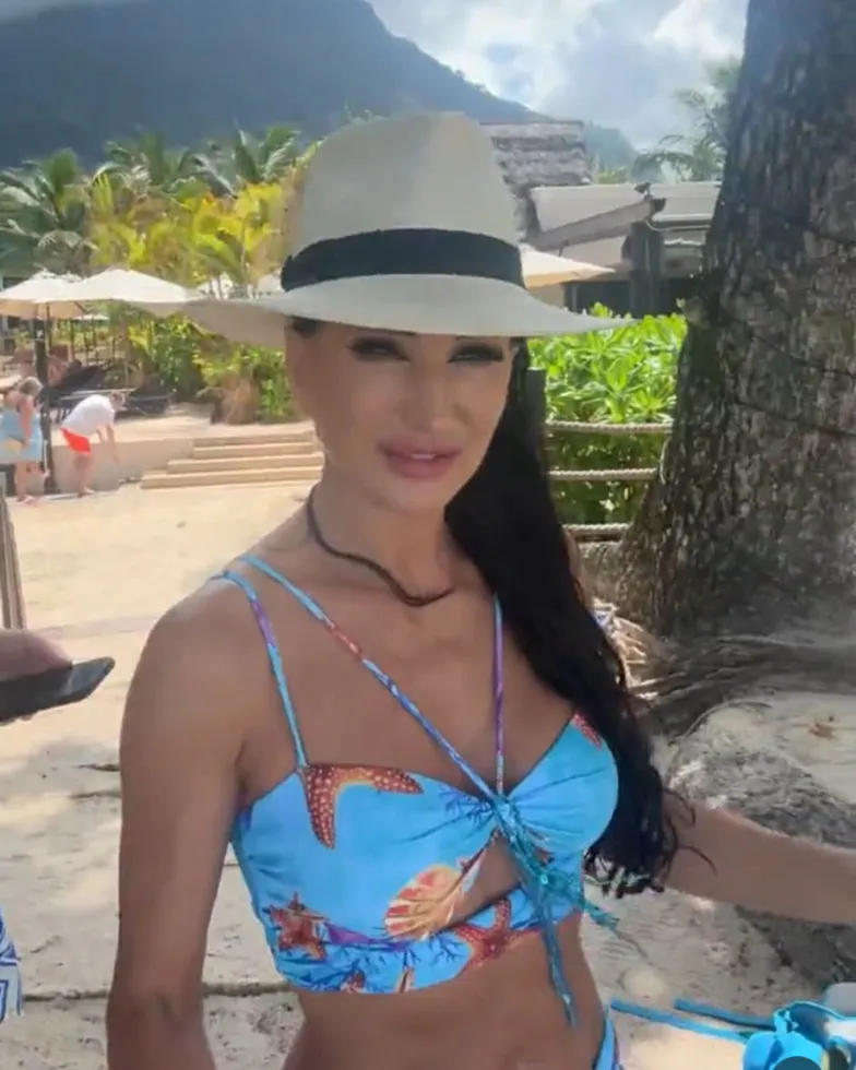 Steczkowska w fikuśnym bikini na egzotycznych wakacjach