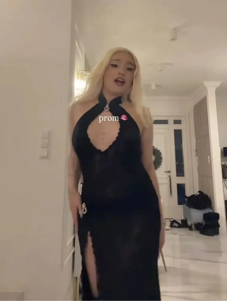 Studniówka Sary James przyciągnęła uwagę