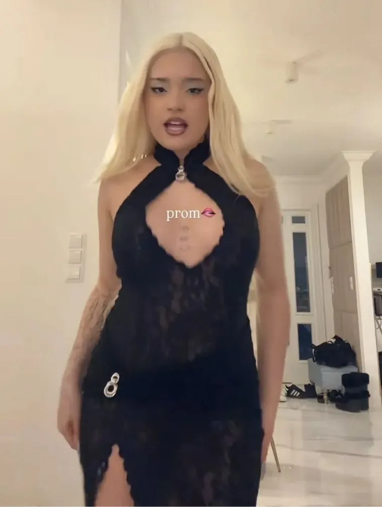 Studniówka Sary James przyciągnęła uwagę