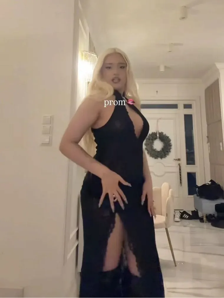 Studniówka Sary James przyciągnęła uwagę