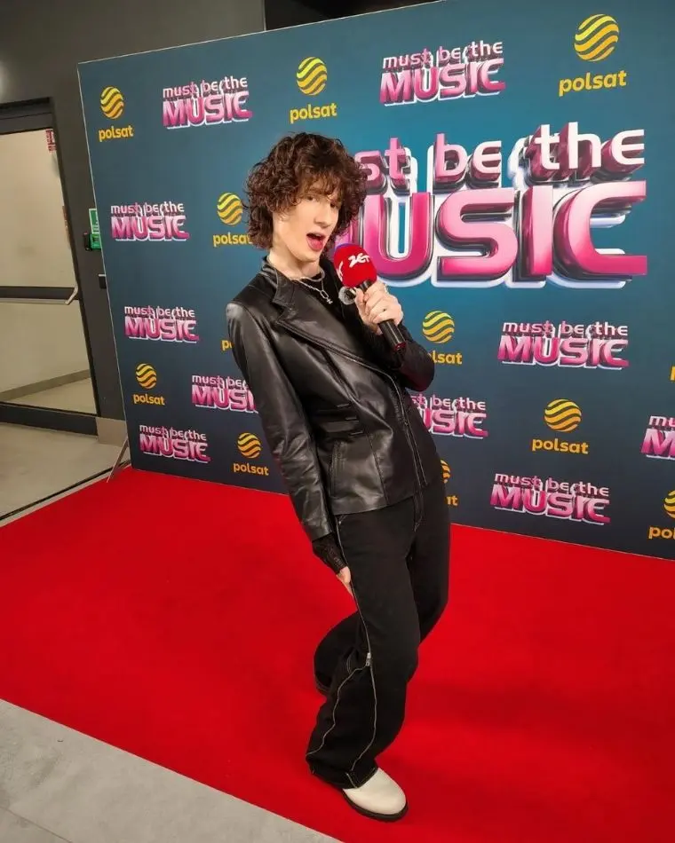 Damian Stampka-Łoziński w Must Be the Music