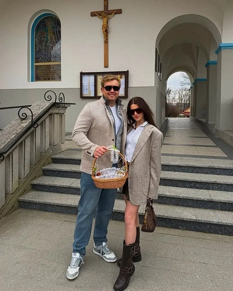 Roksana Węgiel pokazała zdjęcie sprzed kościoła