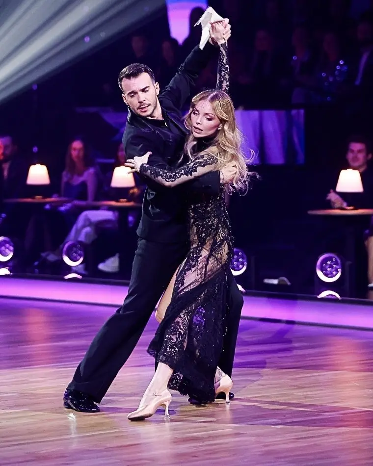 Izabella Miko, Albert Kosiński