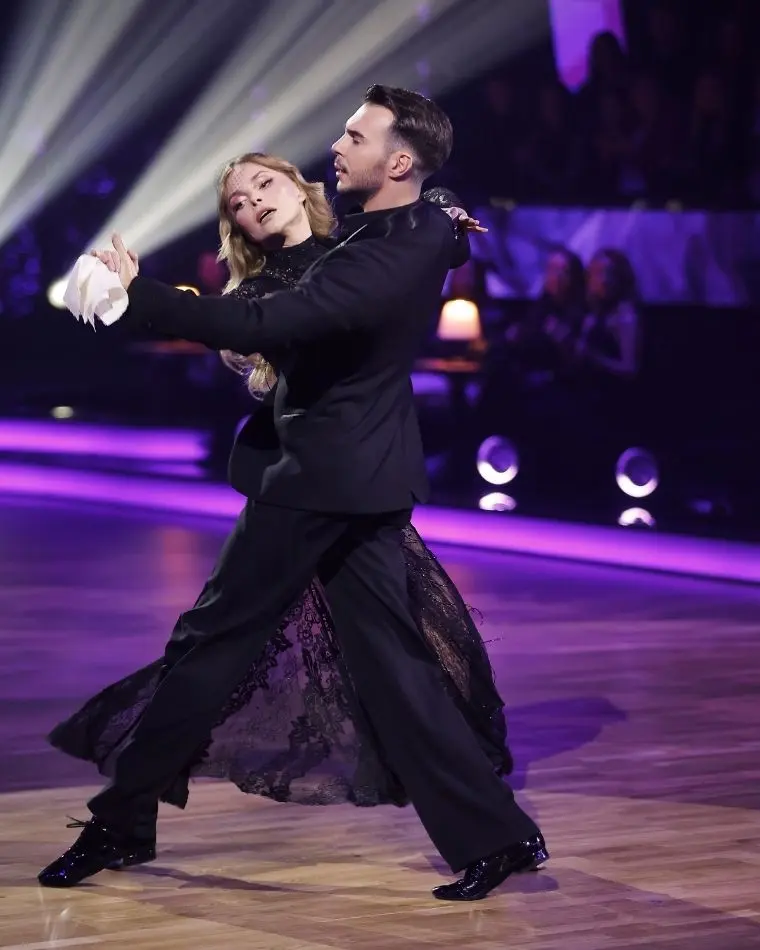 Izabella Miko, Albert Kosiński