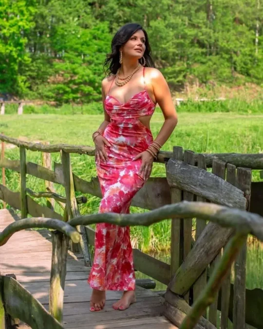 Iness, Aneta Działak