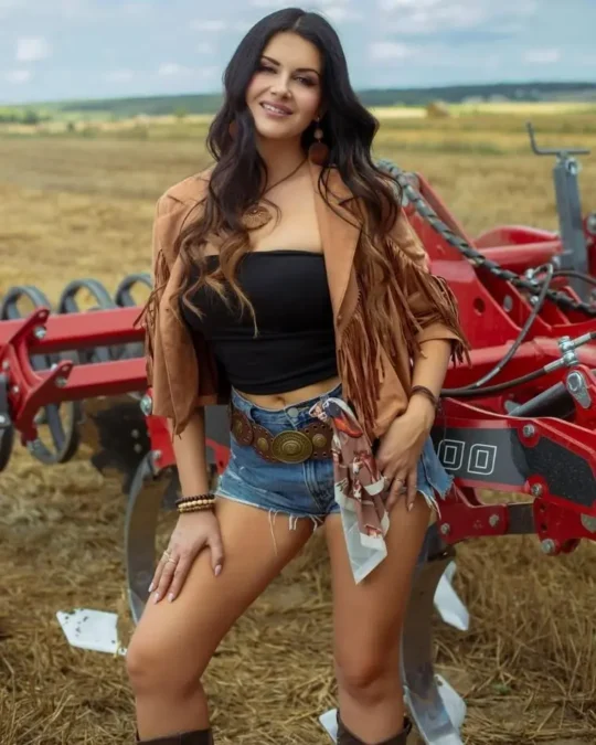 Iness, Aneta Działak
