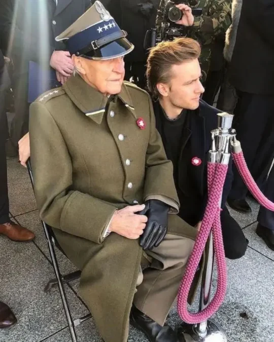 Maciej Musiał ze swoim dziadkiem
