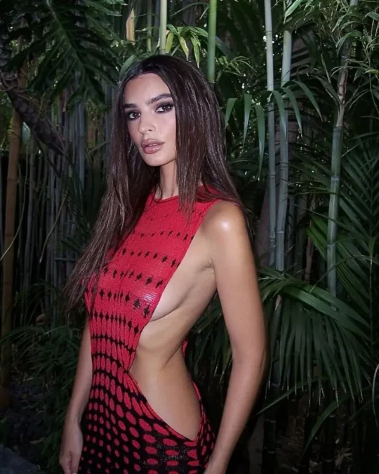 Emily Ratajkowski